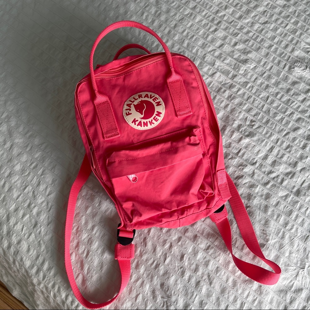 Fjallraven Kanken Mini Backpack hot pink